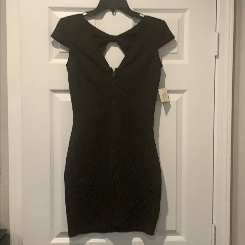 Guess. Nwt! Size 4 black Dress